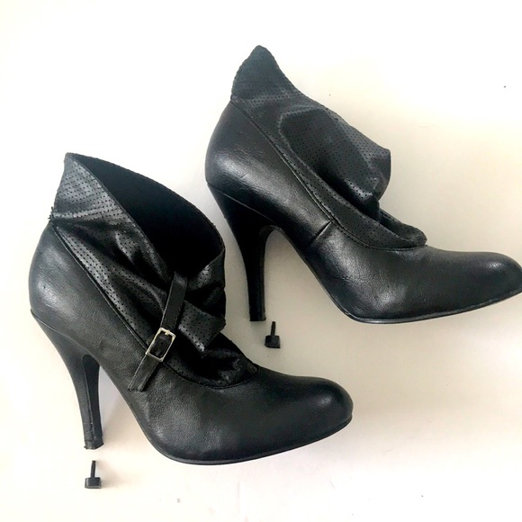 LE CHÂTEAU Faux Leather Booties Shootie - Picture 3 of 10